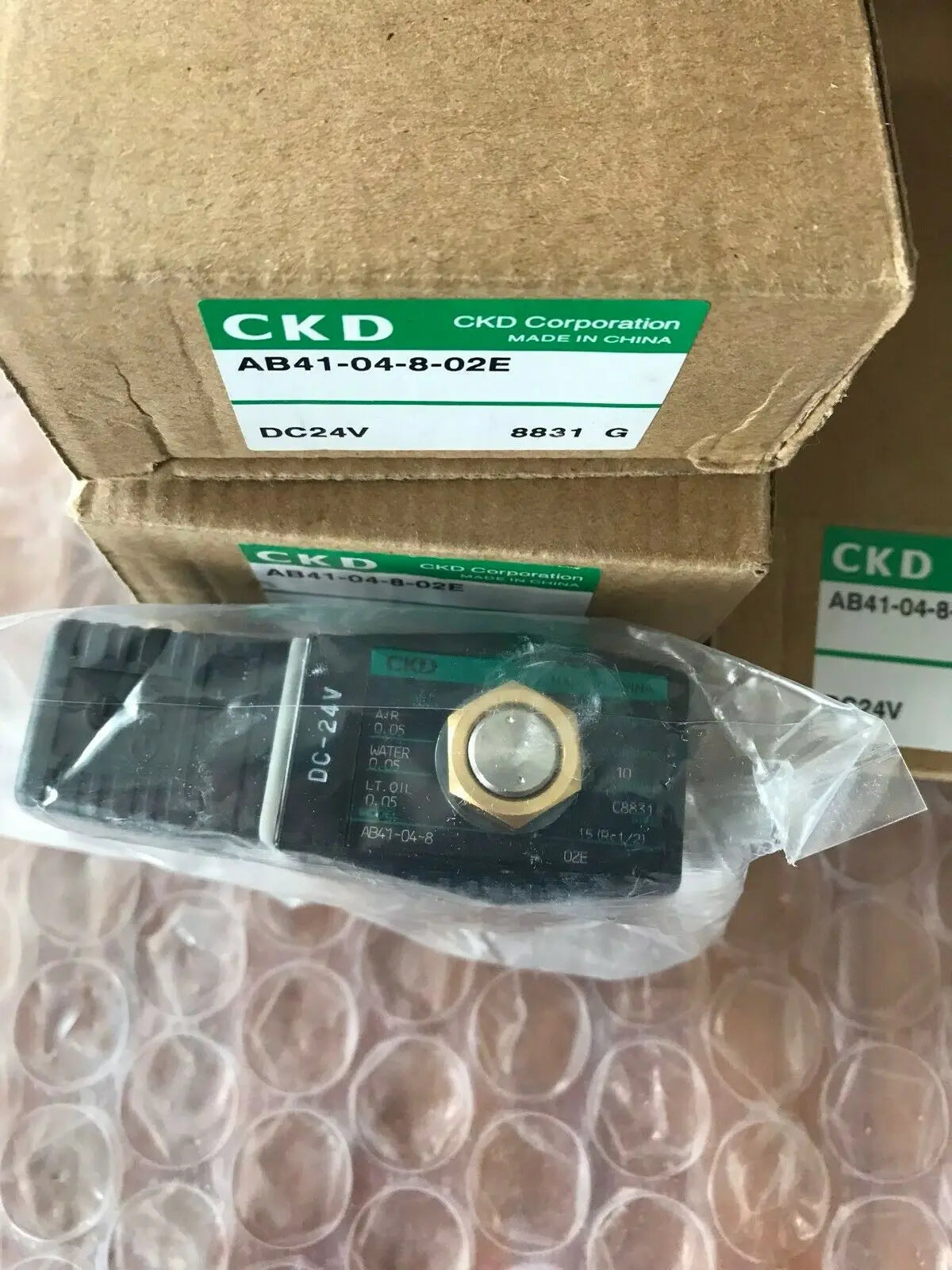 1PC  NEW   CKD   AB41-04-8-02E-DC24V  AB41-04-8-02E  DC24V   free  shipping