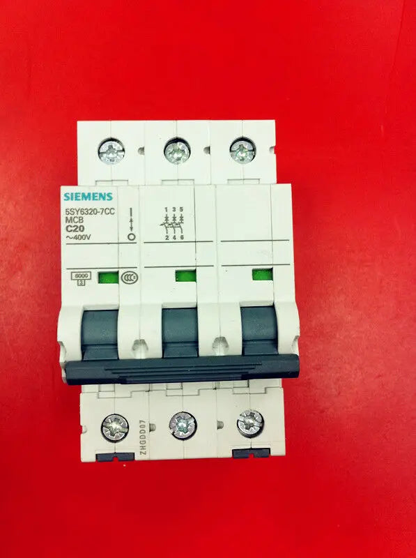 New Siemens 5SY6320-7CC circuit breaker free shipping