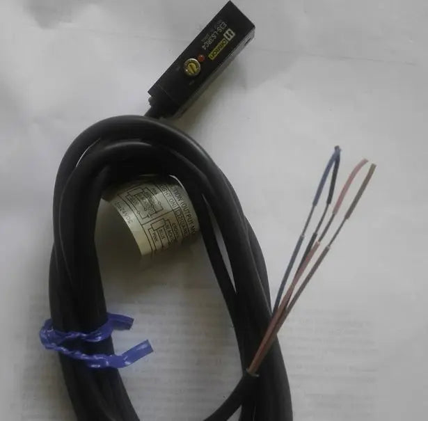 1PC NEW IN BOX Omron E3S-LS3RC4 E3S LS3RC4 free shipping