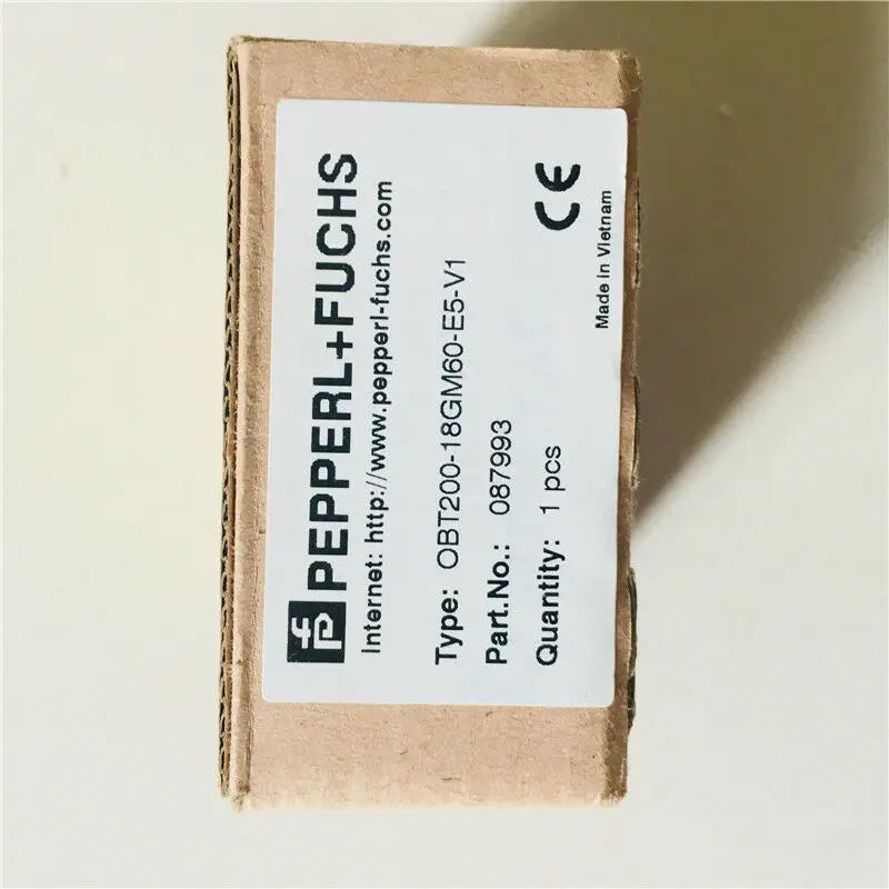 New P+F OBT200-18GM60-E5-V1 Photoelectric switch free shipping