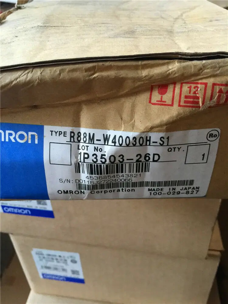 1PC  NEW   OMRON R88M-W40030H-S1  free  shipping