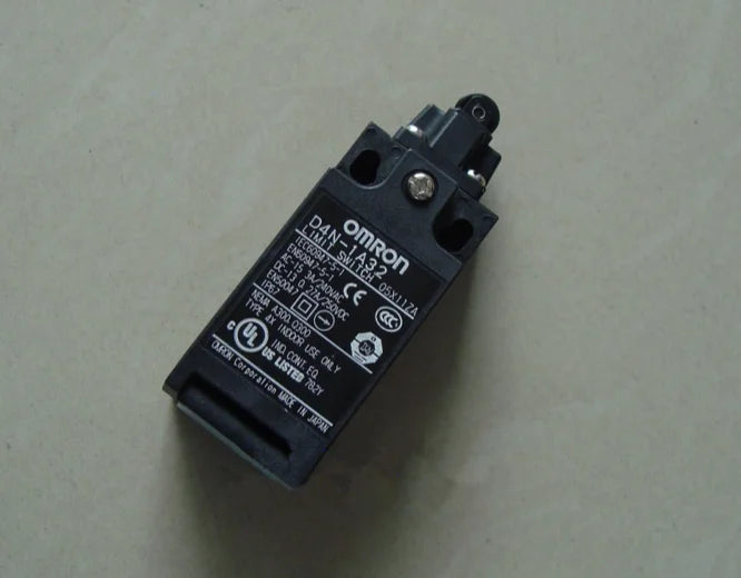 D4N-1A32 D4N1A32 1PC New Omron Limit Switch free shipping