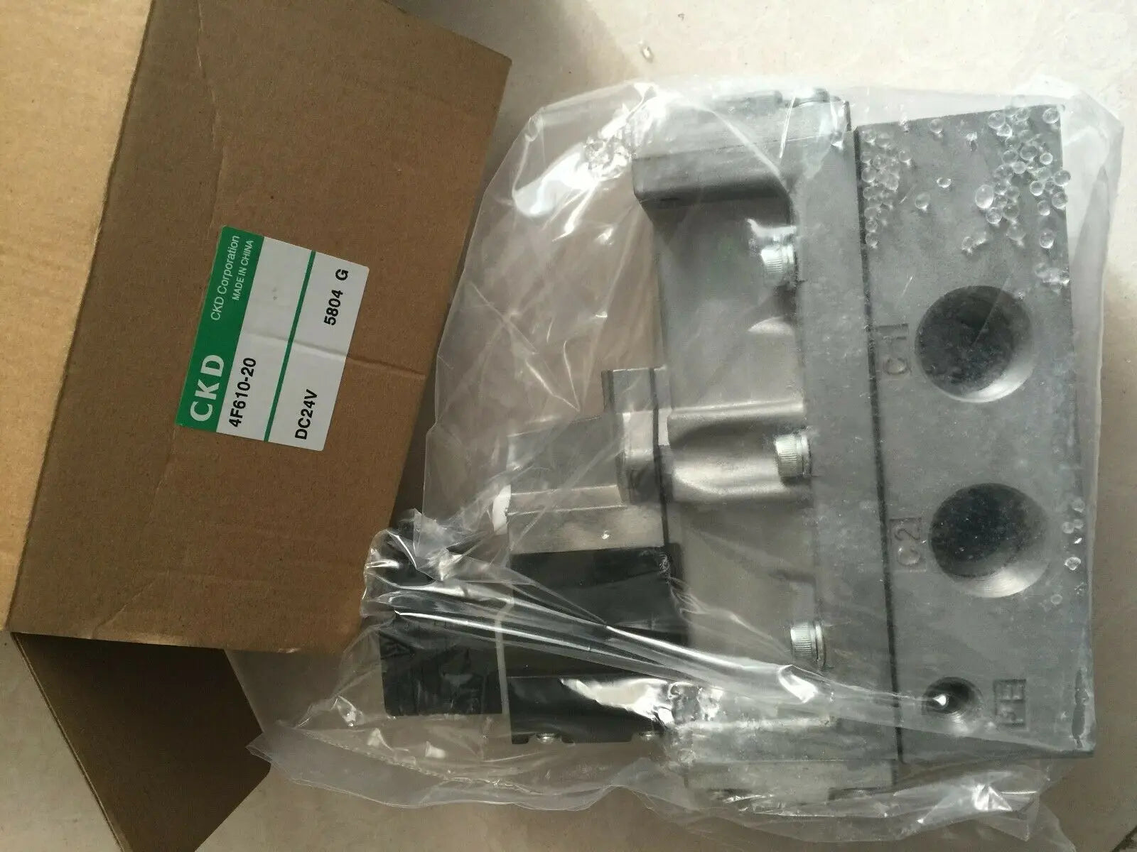 1PC  NEW  CKD  4F610-20-DC24V    4F610-20   DC24V   free  shipping