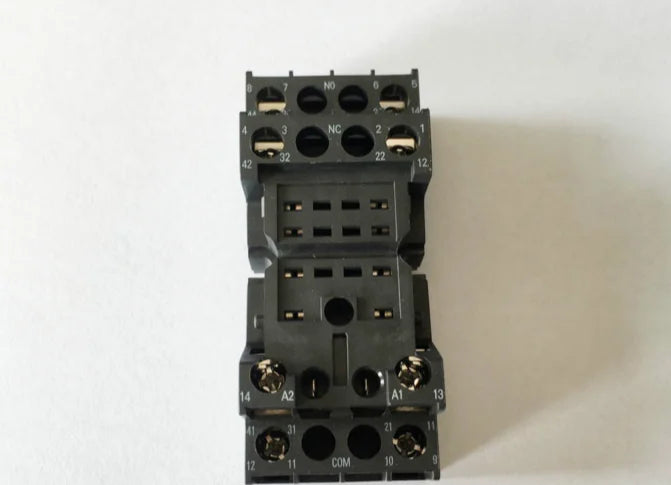 CR-M2SFB CRM2SFB 1PC New ABB Relay Socket free shipping