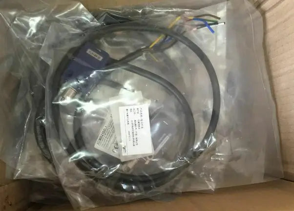 XCMD2102L1 1PC NEW IN BOX Schneider Limit Switch free shipping