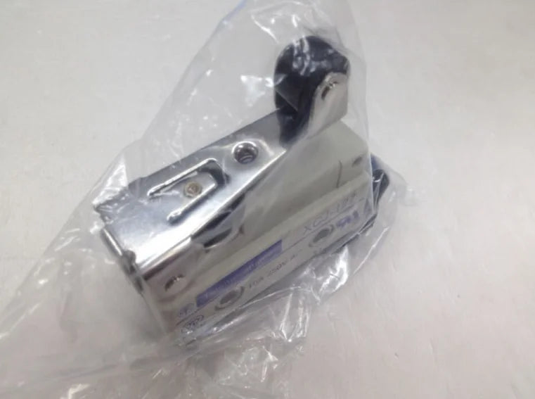 1PC XCJ-127 New Schneider free shipping