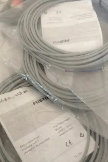 SME-8-K5-LED-24 SME8K5LED24 1PCS New FESTO Sensor free shipping