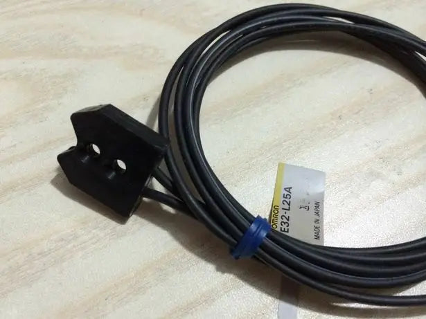 E32-L25A E32 L25A NEW IN BOX OMRON free shipping