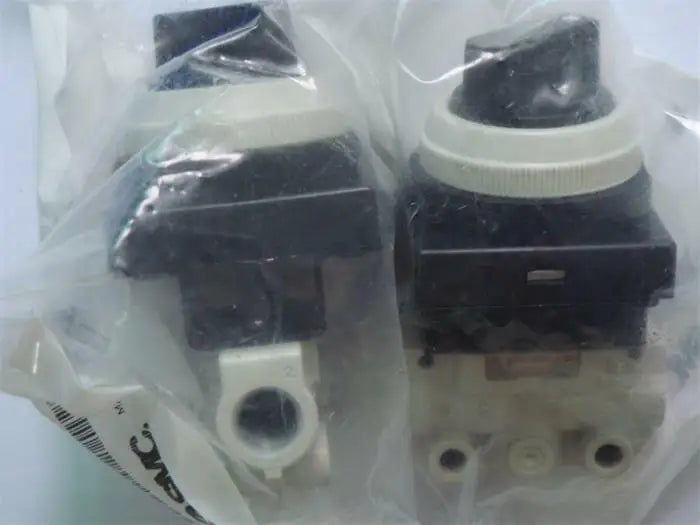 New  SMC  VM130-01-34BA mechanical valve   free shipping