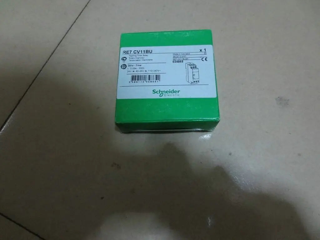RE7CV11BU 1PC NEW Schneider