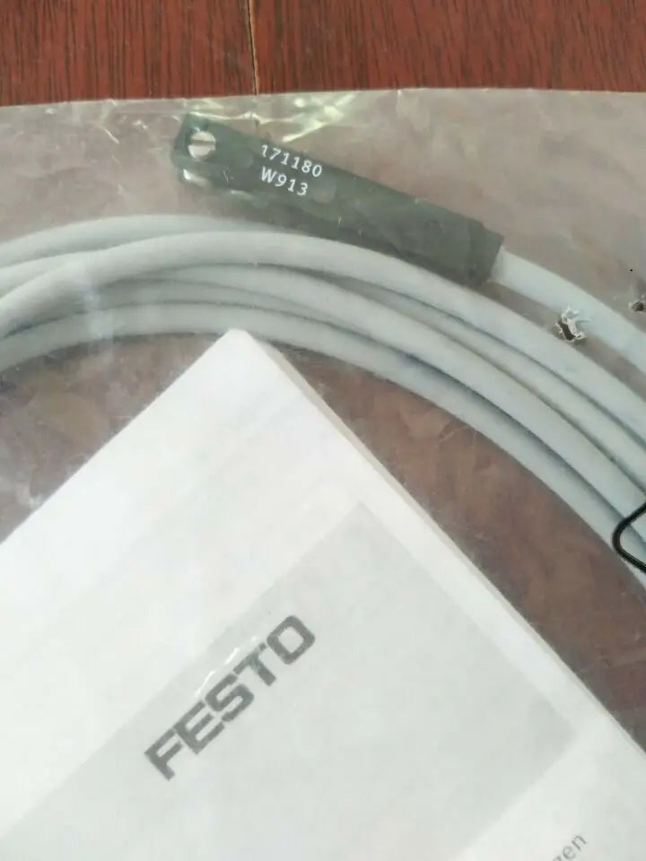 New FESTO SMT-8-NS-K-LED-24-B 171180 free shipping