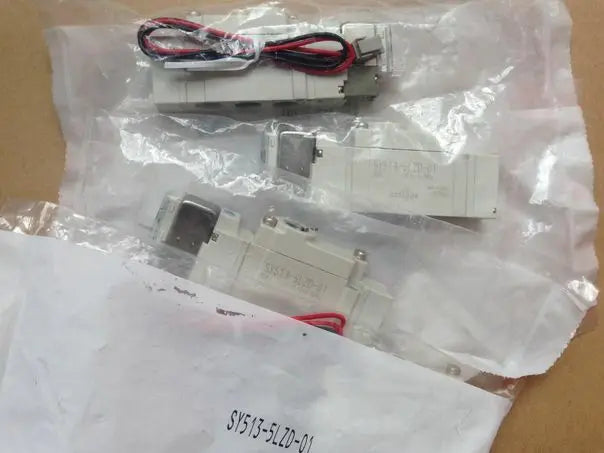 SY513-5LZD-01 SY513 5LZD 01 NEW in box SMC solenoid valve free shipping