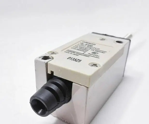 HL-5300 HL 5300 1PC New OMRON Limit Switch free shipping