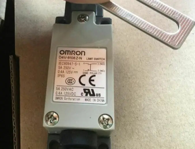 D4V-8108Z-N D4V8108ZN New Omron Limit Switch New in box free shipping