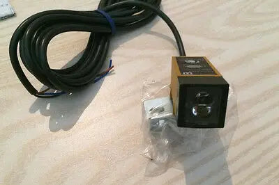 New in box OMRON optoelectronic switch E3S-VS1E4