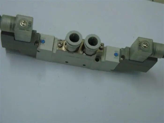 New  SMC SY7220-5DZD-C10 solenoid valve  free shipping