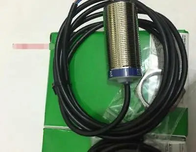 1PC NEW Schneider XS2M18MA250  Free Shipping