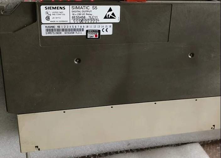 1PC new in box  Siemens  6ES5 458-7LC11 6ES5458-7LC11