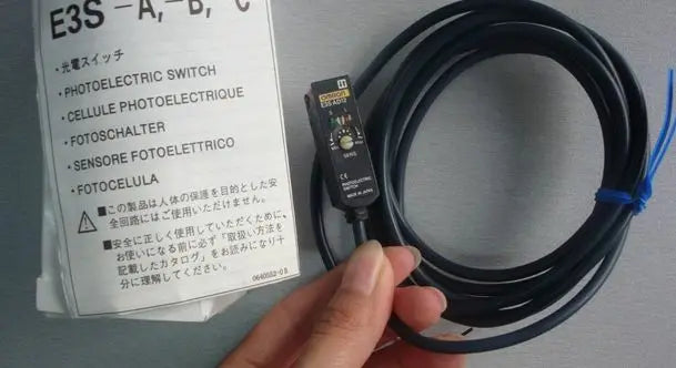 E3S-AD12 E3S AD12 10-30VDC New Omron Optical fiber amplifier free shipping