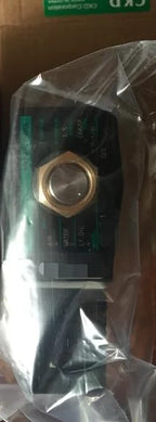 1PC  NEW  CKD  AB42-02-6-02E-AC220V   AB42-02-6-02E  AC220V  free  shipping