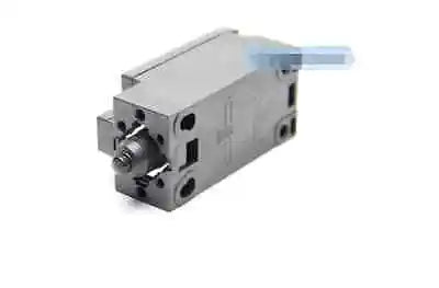 D4N-1131 D4N1131 1PC NEW Omron Safety Limit Switch free shipping