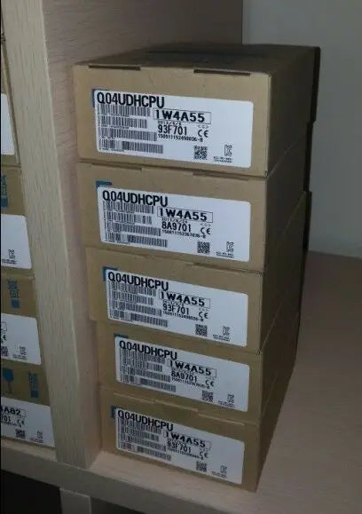 1PC New in box Mitsubishi PLC Q04UDHCPU