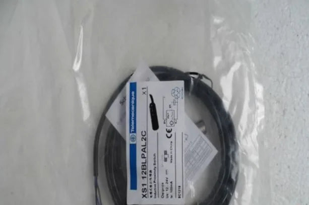 XS112BLNAL2 1 PCS NEW IN BOX Telemecanique proximity switch free ship