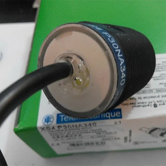 XS4P30NA340 12-24V 1PC NEW Schneider