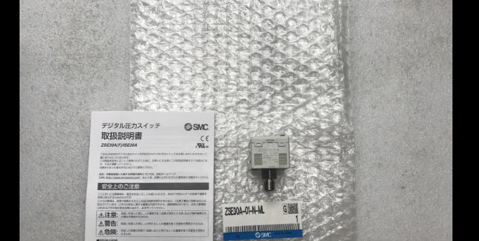 New SMC ZSE30A-01-N-ML Pressure switch free shipping