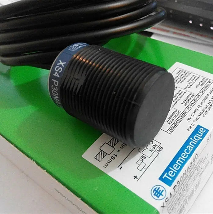 XS4P30NA340 12-24V 1PC NEW Schneider