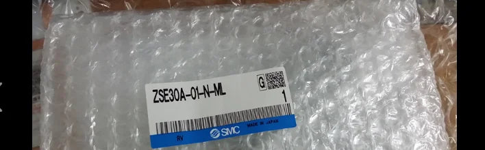 New SMC ZSE30A-01-N-ML Pressure switch free shipping