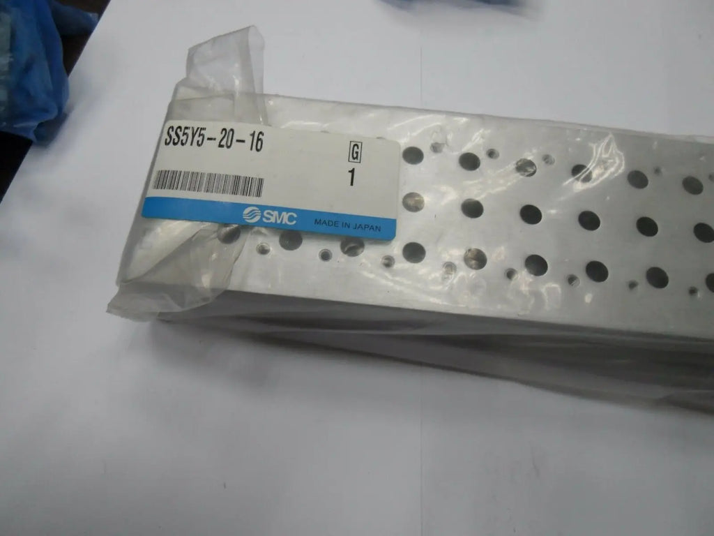 New  SMC  SS5Y5-20-16  Electromagnetic valve seat  free shipping