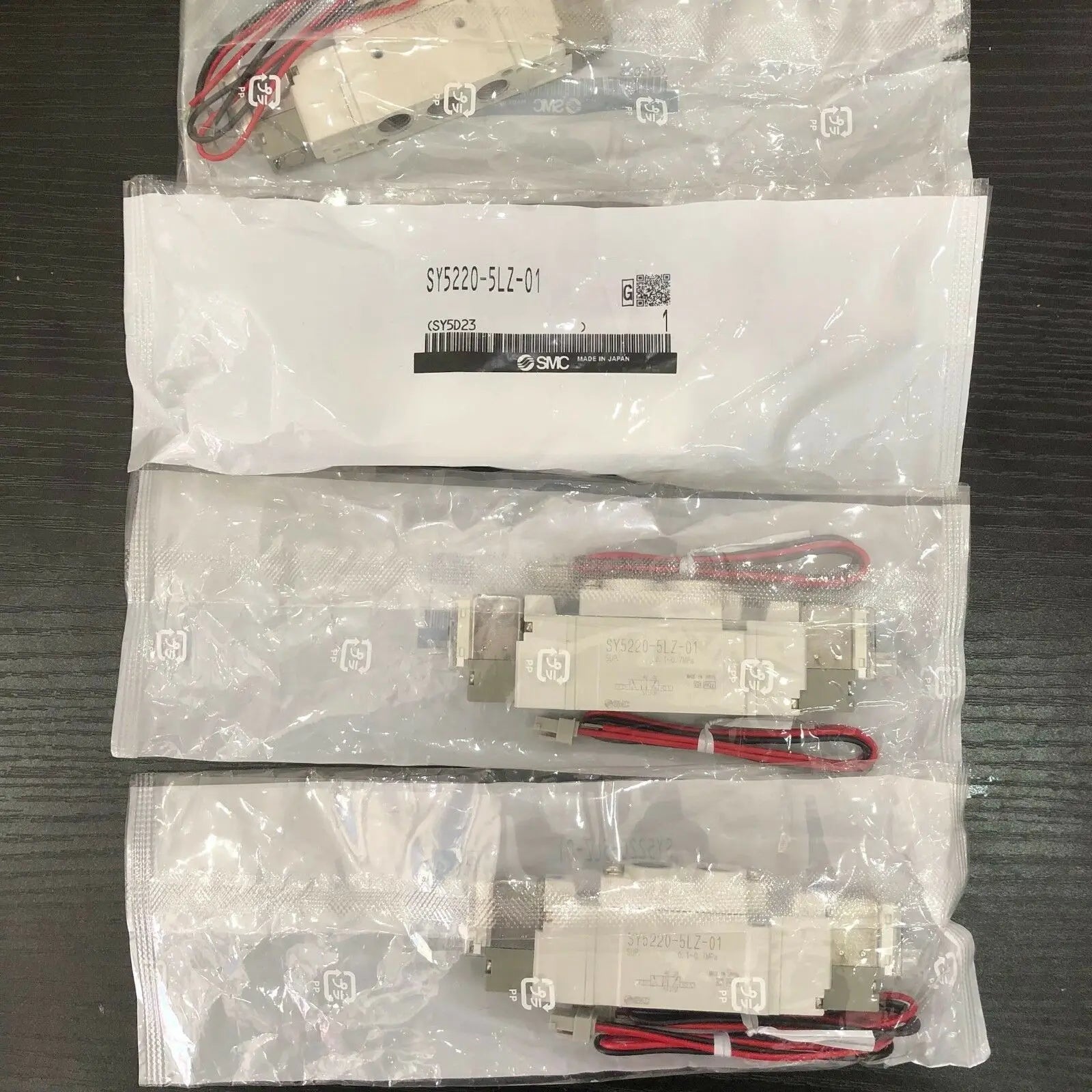 New SMC SY5220-5LZ-01 Solenoid valve free shipping