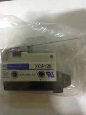 XCJ-126   1Pcs NEW Schneider Limit Switch free shipping