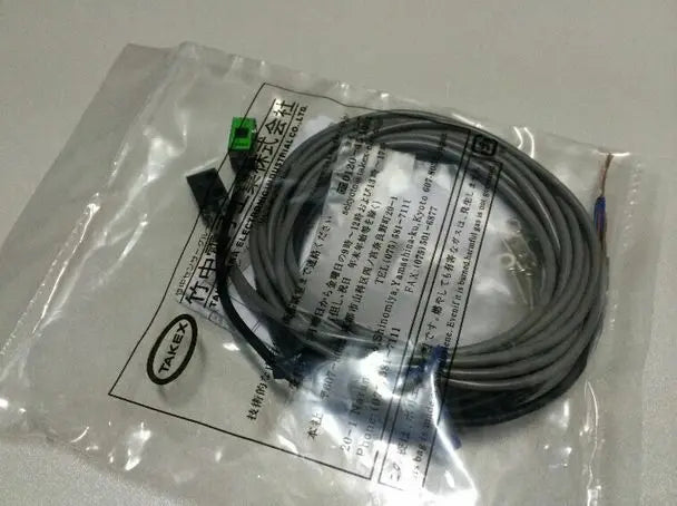 1pc UM-TR50S NEW TAKEX photoelectric sensor free shipping