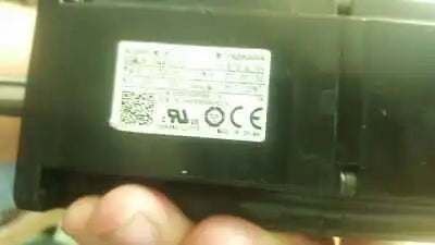 1pc new Yaskawa SGMJV 04A3L21 400W
