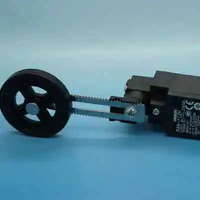 D4N-112H D4N112H 1PC NEW OMRON limit switch free shipping
