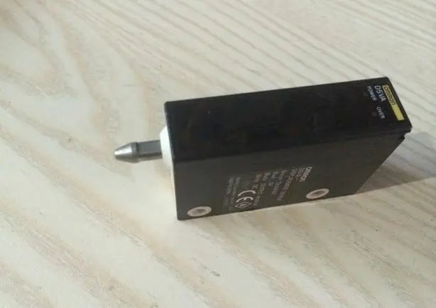 D5VA-3B1 D5VA3B1 1PC NEW OMRON Displacement sensor free shipping