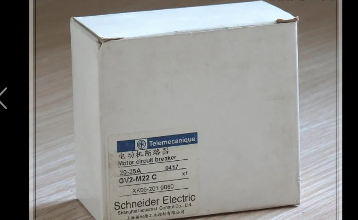 1PC  NEW   SCHNEIDER    GV2-M22C    free  shipping