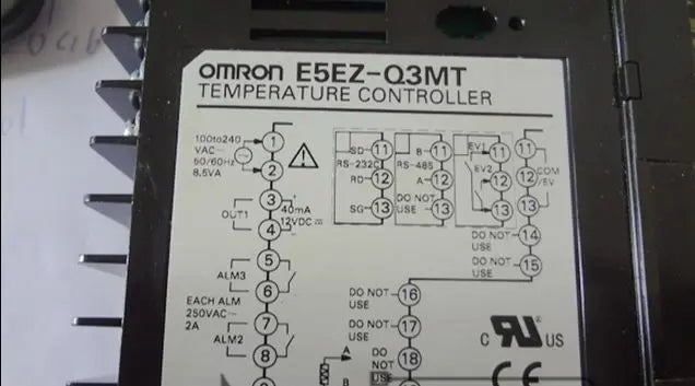 E5EZ-Q3MT E5EZQ3MT New Omron Temperature Controller 100-240VAC free shipping