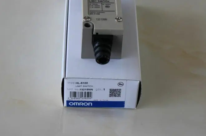 HL-5100 HL5100 New Omron Limit Switch New in box free shipping