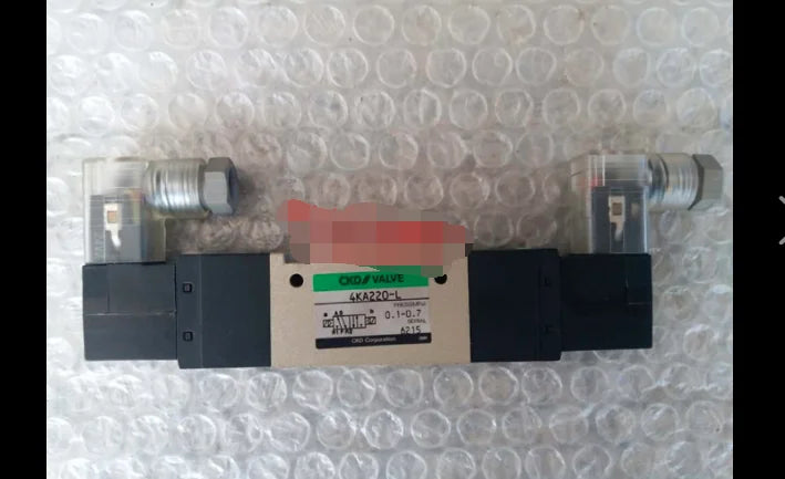 1PC  USED   CKD   4KA220-L     free  shipping