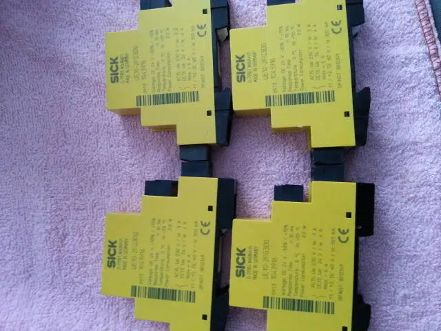 UE10-2FG3D0 1pc USED safety relay safety module