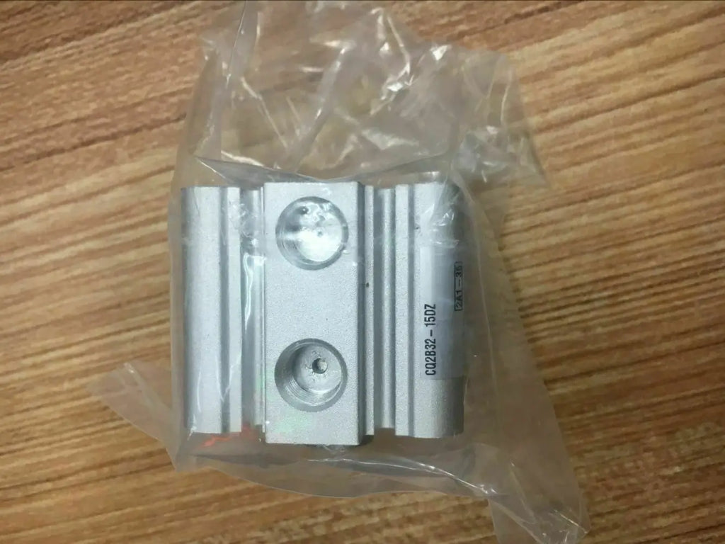 1PC NEW SMC CQ2B32-15DZ free shipping