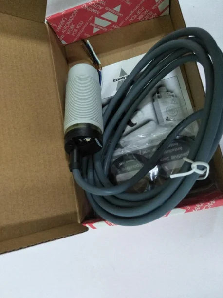 EC3025PPAPL 1PC NEW Carlo Gavazzi Capacitive Switch free ship