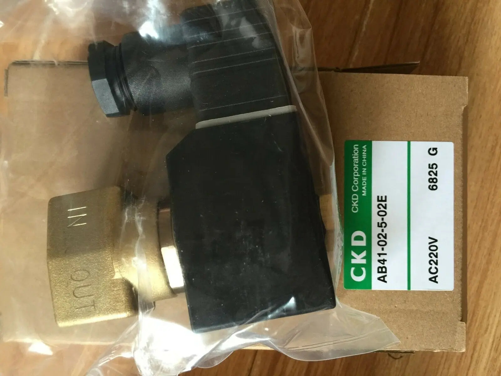 1PC  NEW   CKD  AB41-02-5-02E-AC220V  AB41-02-5-02E  AC220V  free  shipping