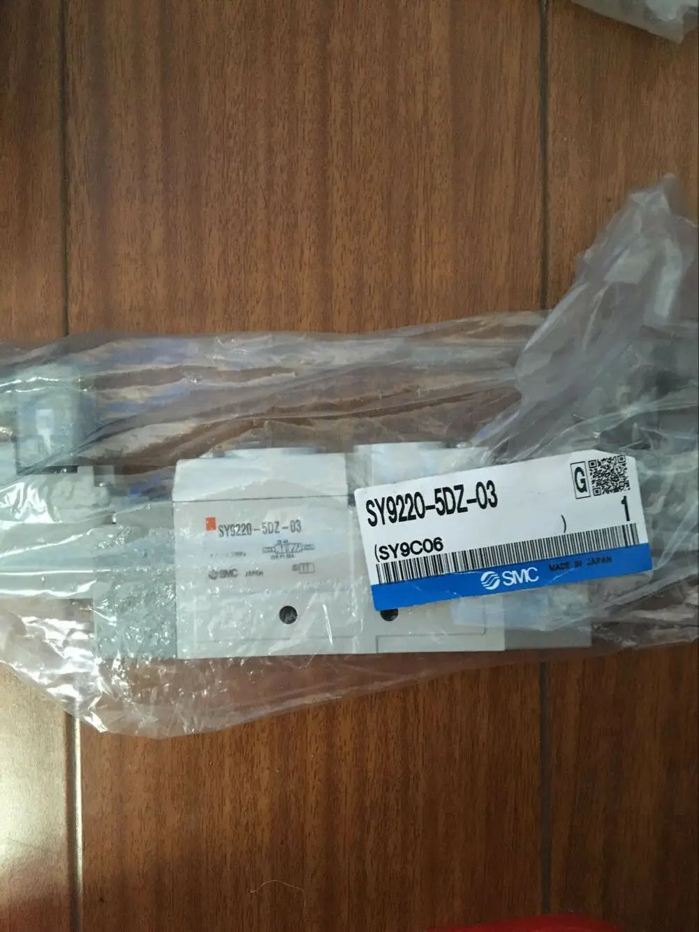 New SMC SY9220-5DZ-03 Solenoid valve free shipping