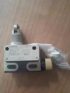 D4E-1B20N D4E1B20 1PC New In Box Omron Limit Switch free shipping