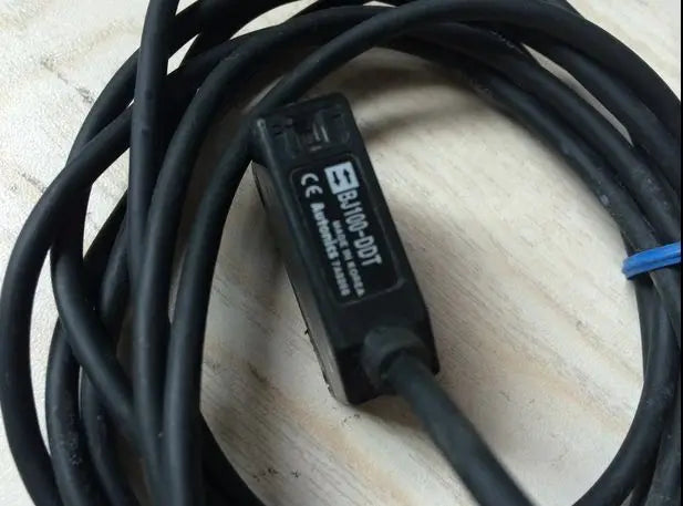 BJ100-DDT BJ100 DDT NEW AUTONICS Photoelectric Sensor free shipping