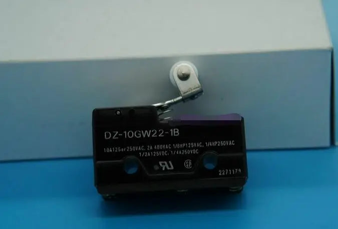 DZ-10GW22-1B DZ10GW221B New Omron limit switch free shipping